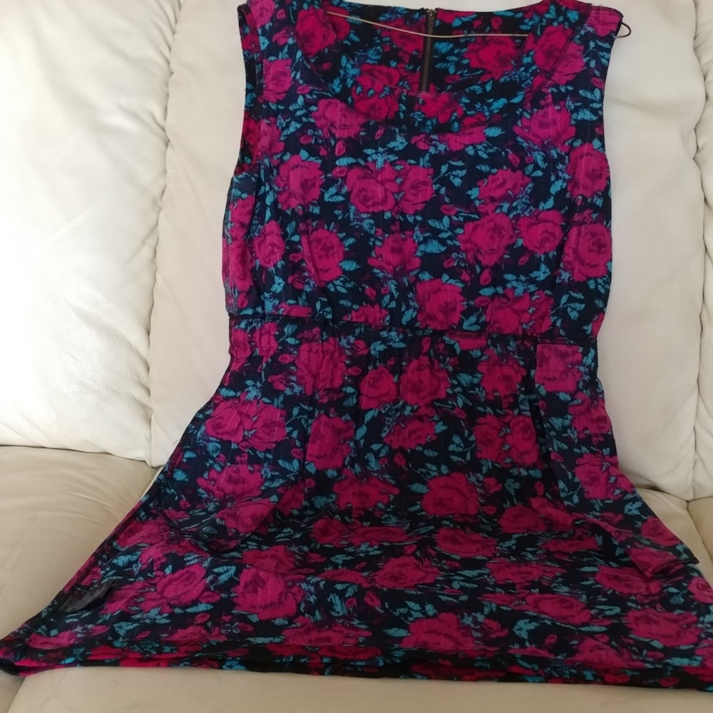 Super cute floral mini